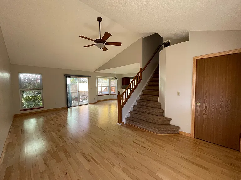 1031 Mercury Dr — Photo 4
