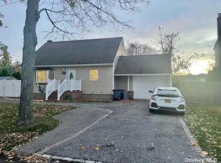 40 W 22nd St, Deer Park, NY 11729