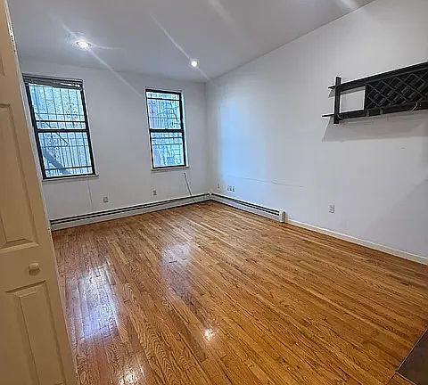 5th image of 158 Rivington St APT 3R
