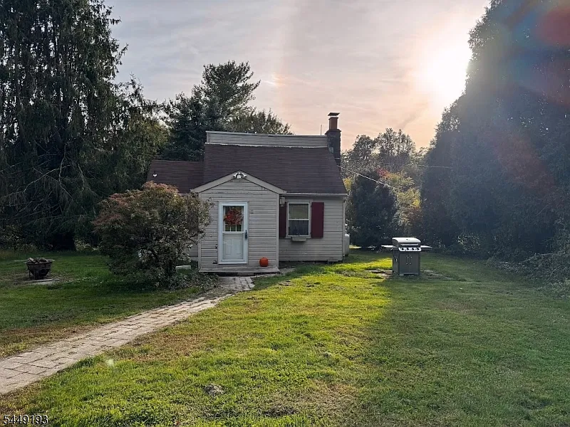 1 bed, 1.0 bath, $2,500 — Photo 1