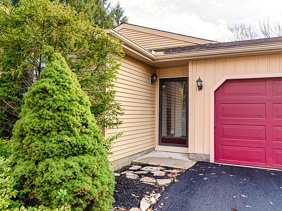 2nd image of 263 Carlin Ct W