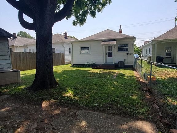 3rd image of 319 Bunker Hill St