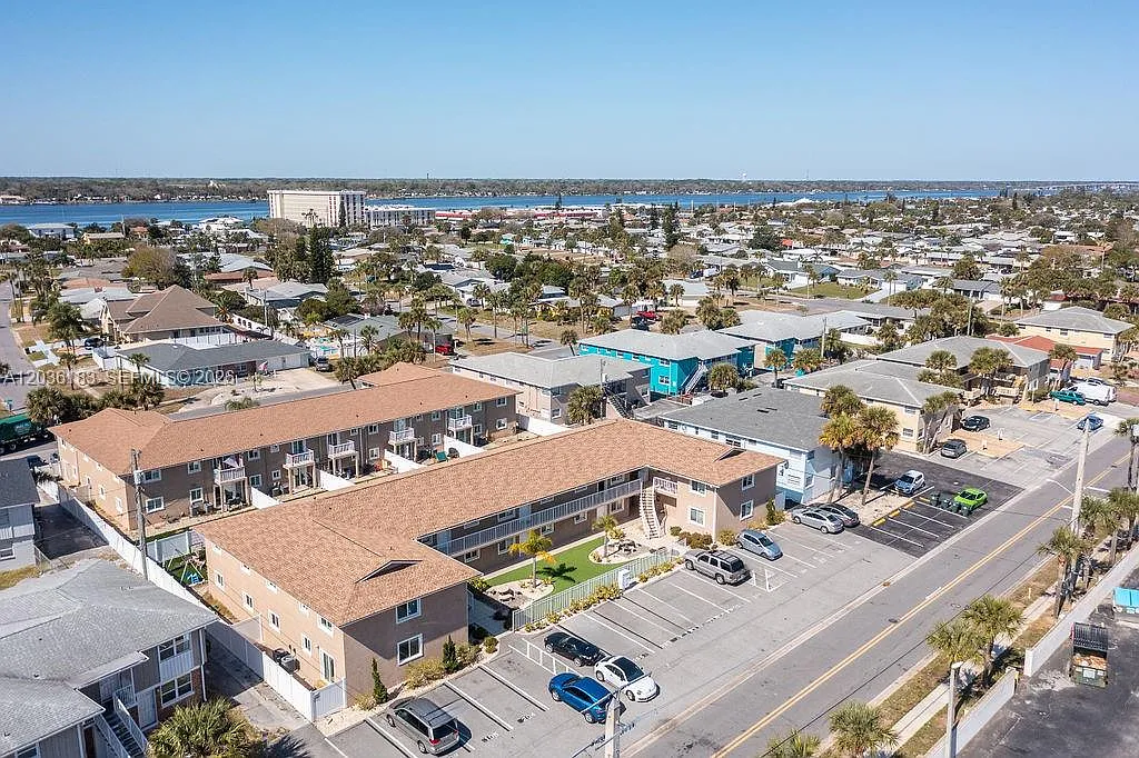 2 bed, 1.0 bath, $1,650 — Photo 3