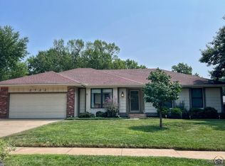 2722 SW Ashworth Pl, Topeka, KS 66614