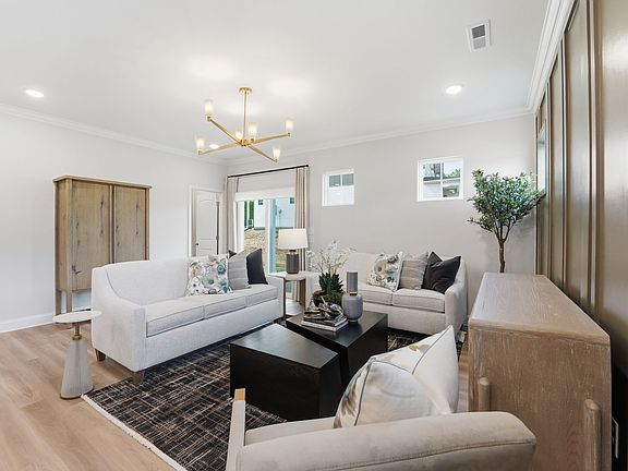 3rd image of 107 Oakdale Forest Ln