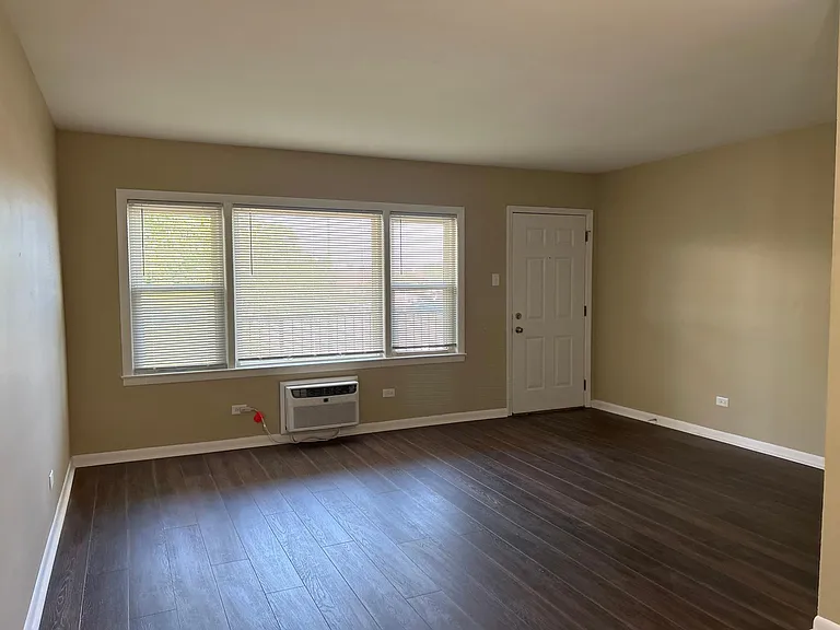 5640 S Archer Ave #7 — Photo 5