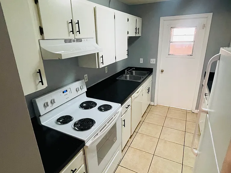 621 California Ave — Photo 9