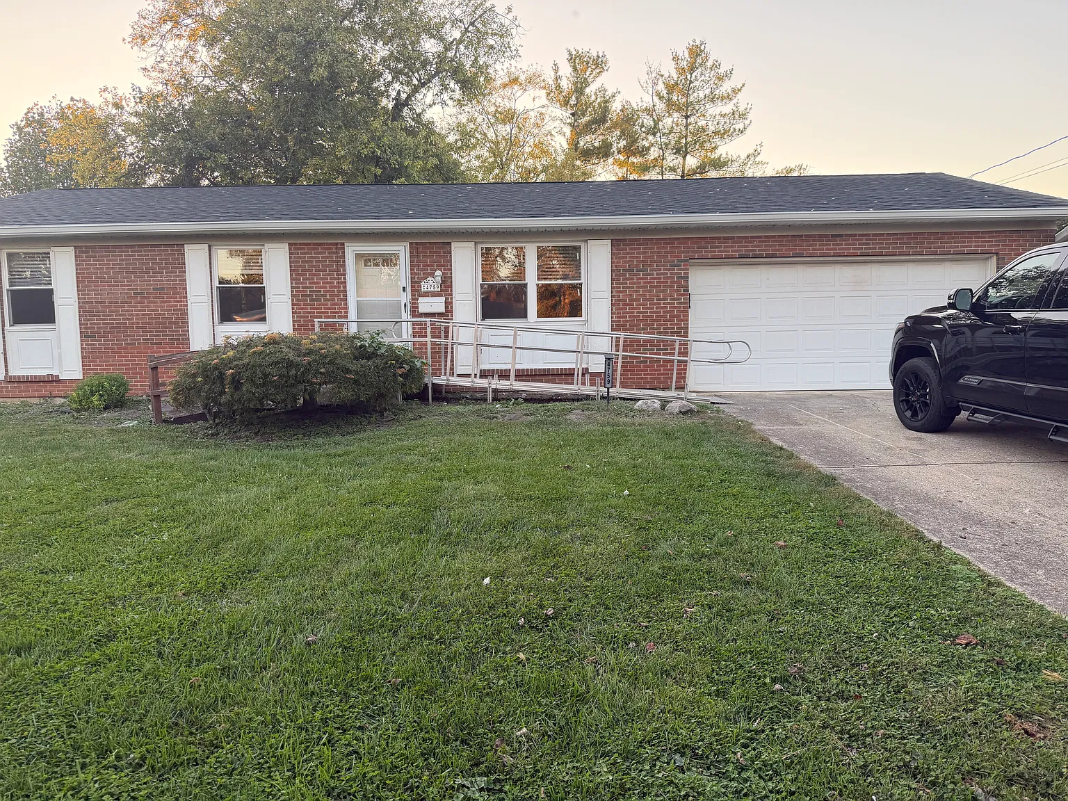3 bed, 1053 sqft, $2,000 — Photo 1