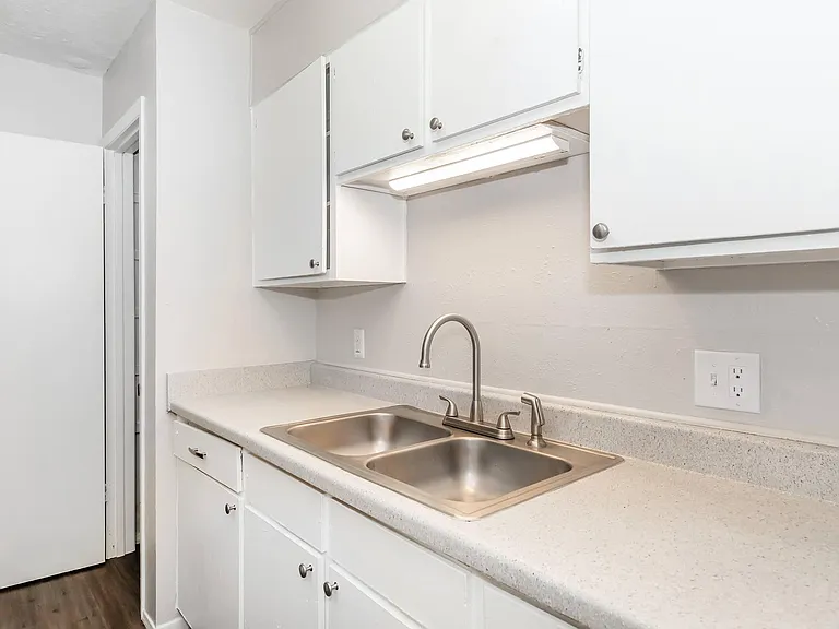 Scenic Pines Apartments — Photo 22