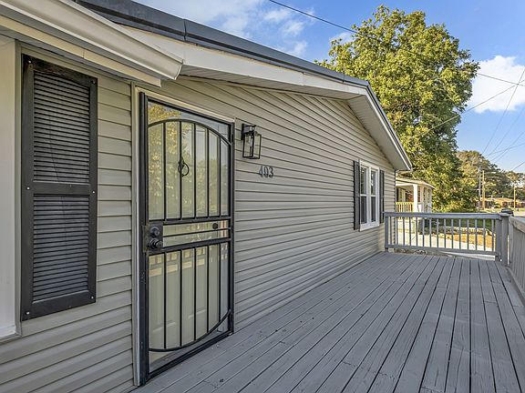 5th image of 403 Carpenter St