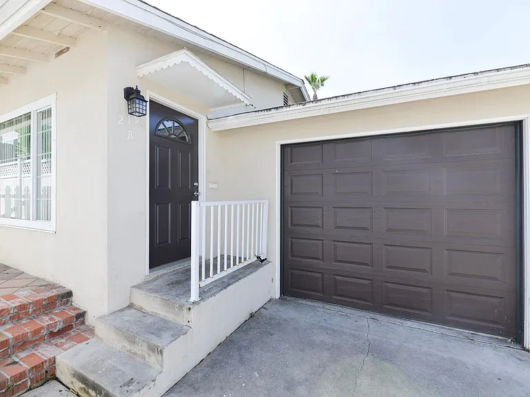 219 W Avenida Palizada — Photo 2