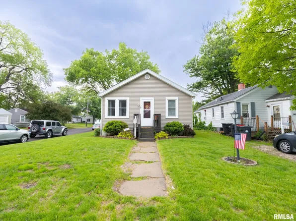 1430 Fisher St, Pekin, IL 61554