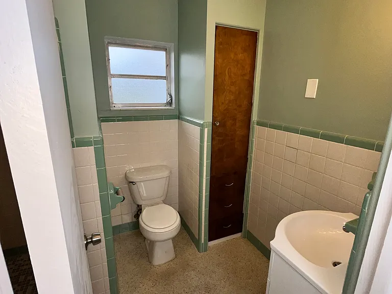 604 S Waldron Ave — Photo 7