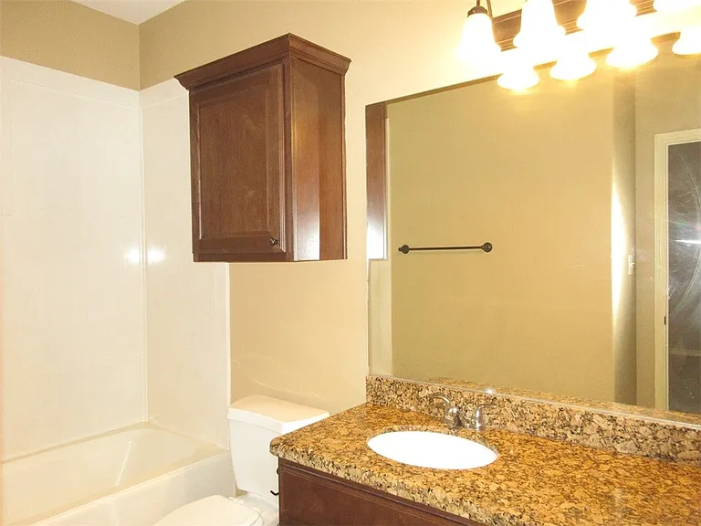 2907 Old Ironsides Dr — Photo 4