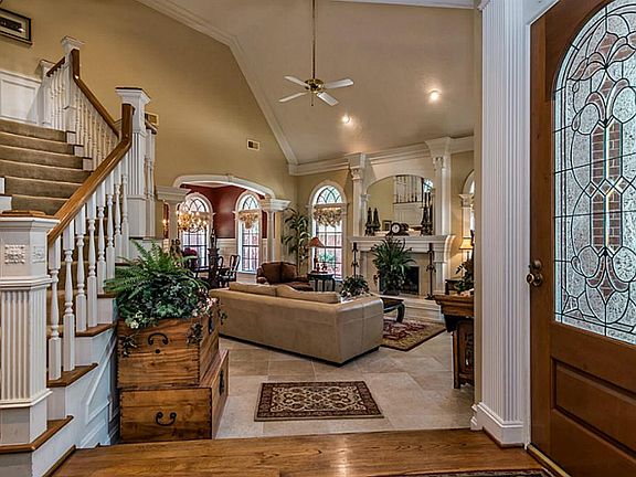 3rd image of 2222 Town Oaks Dr