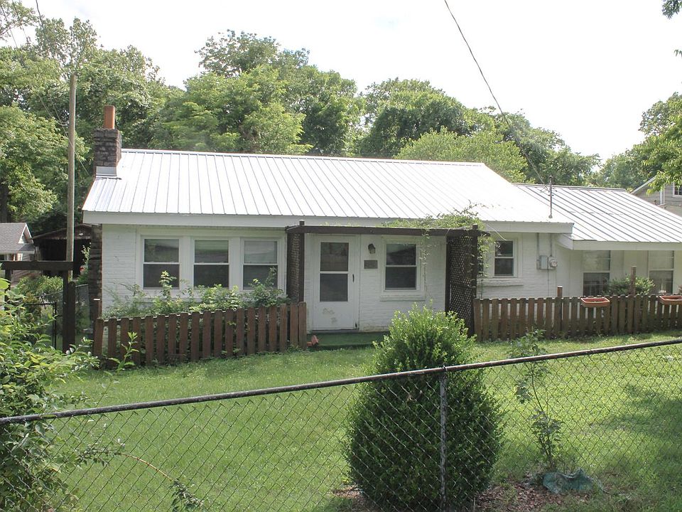 1st image of 404 Blue Grass Ave