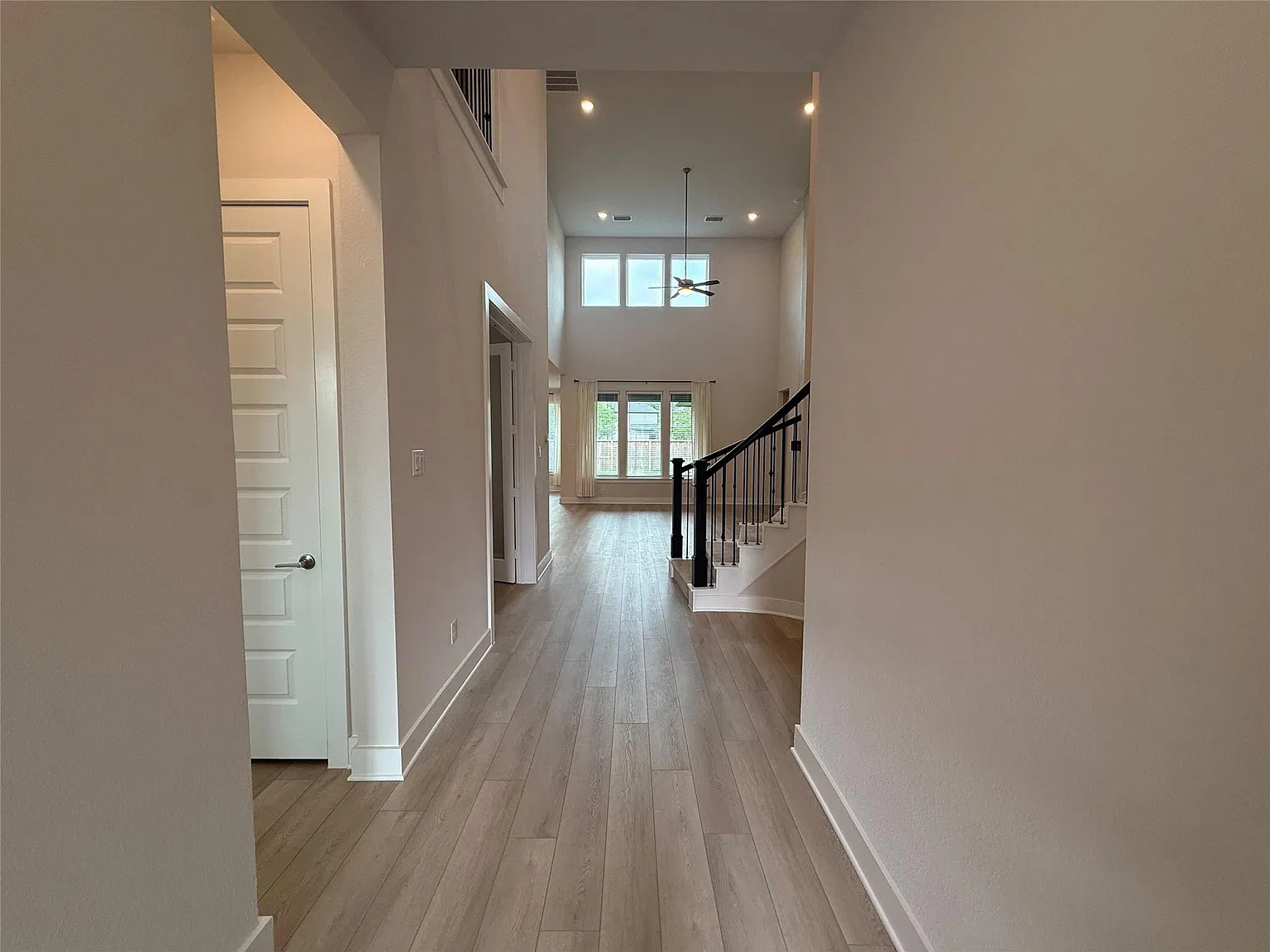 4 bed, 3.0 bath, 3175 sqft, $3,800 — Photo 3