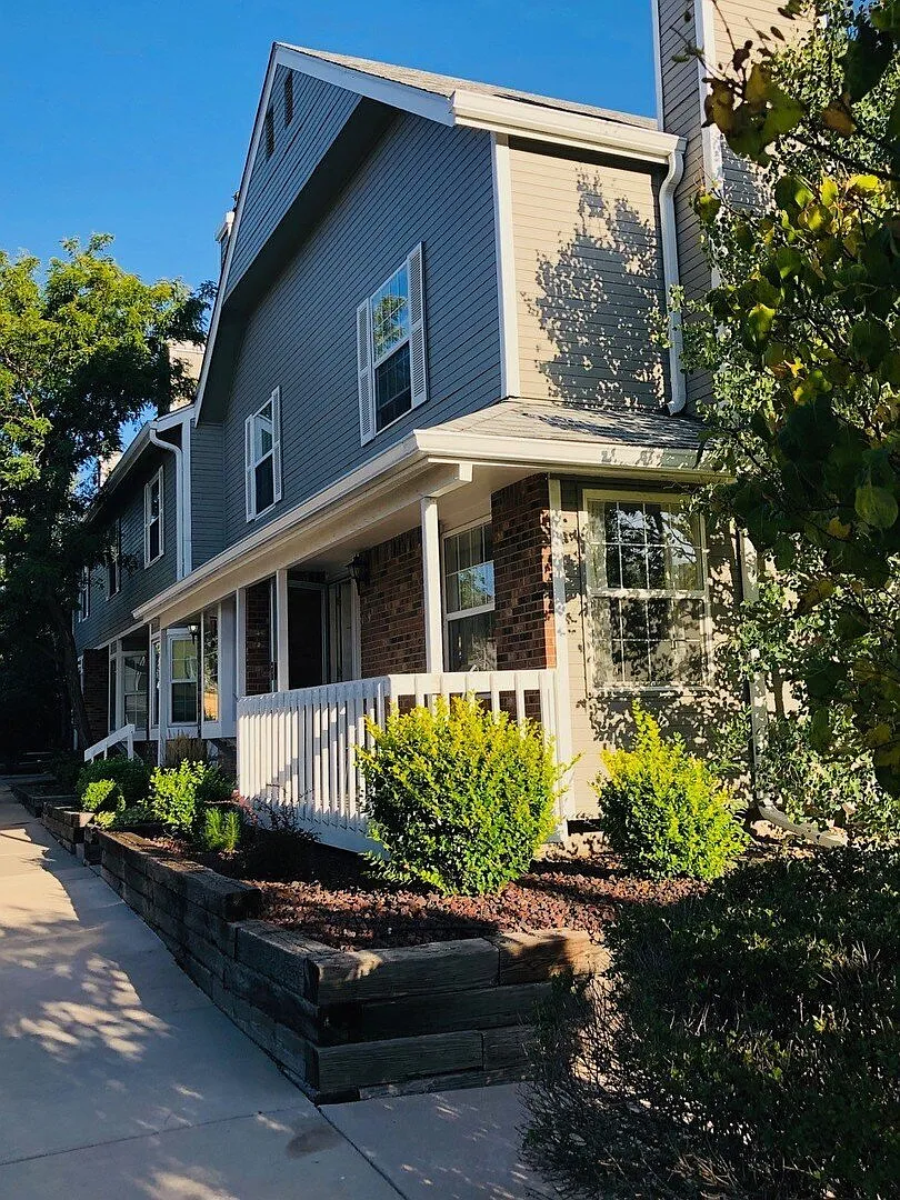 Charming 3 Bd Townhome With 3.5 Baths & Convenient Westside Location! — Photo 1