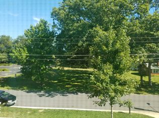 8433 Amanda Pl, Vienna, VA 22180