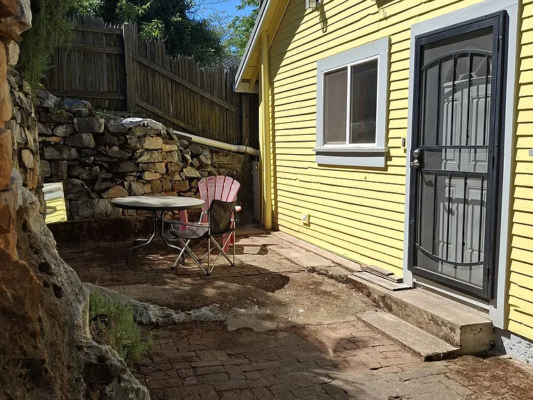 107 N Stewart St — Photo 3