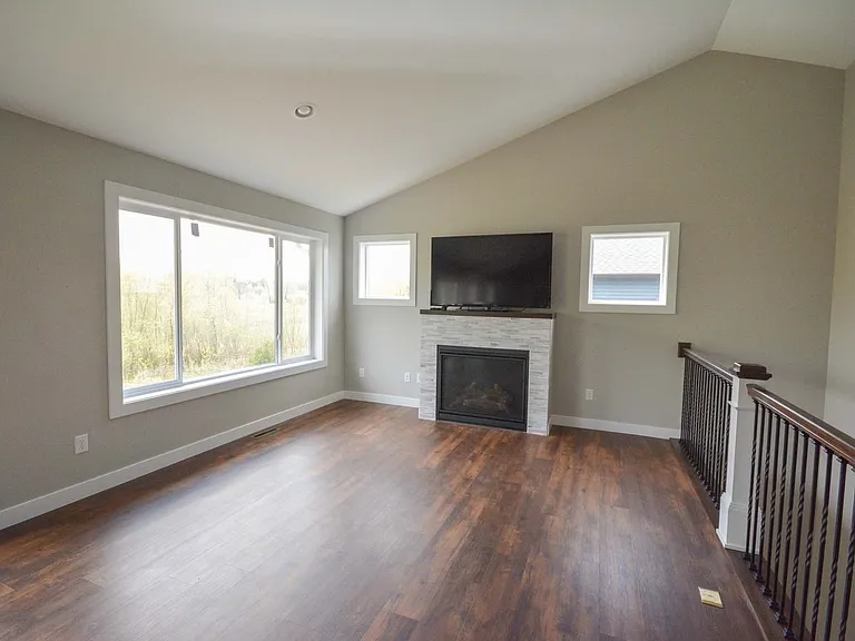 3548 Bridgeview Dr SE — Photo 7