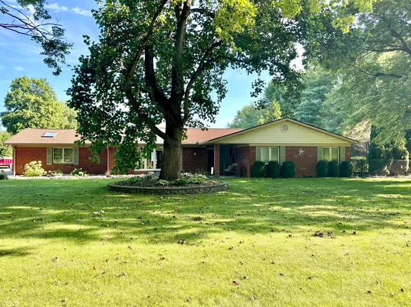 72 E Maple Dr, Franklin, IN 46131