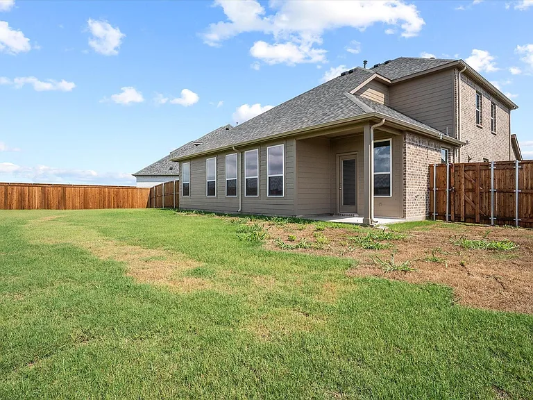 401 Parrino Pkwy — Photo 27