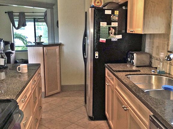 5th image of 3641 SW 21st Ct
