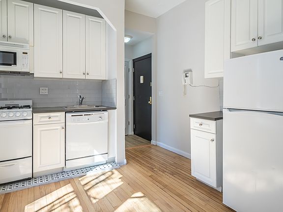 3rd image of 229 W 101st St APT 2D