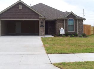4887 W Croft Dr, Fayetteville, AR 72704