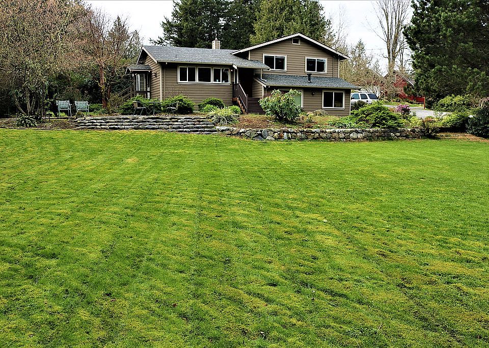 0.6 acres, room to play.