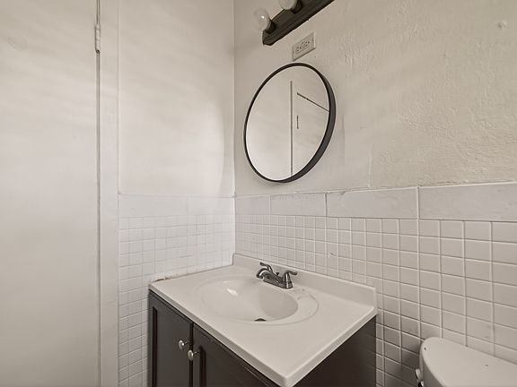 2nd image of 2708 Oakcliff St #5