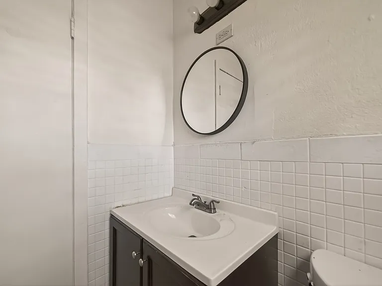 2708 Oakcliff St #5 — Photo 1