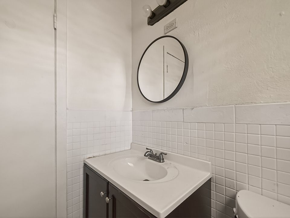 1st image of 2708 Oakcliff St #5