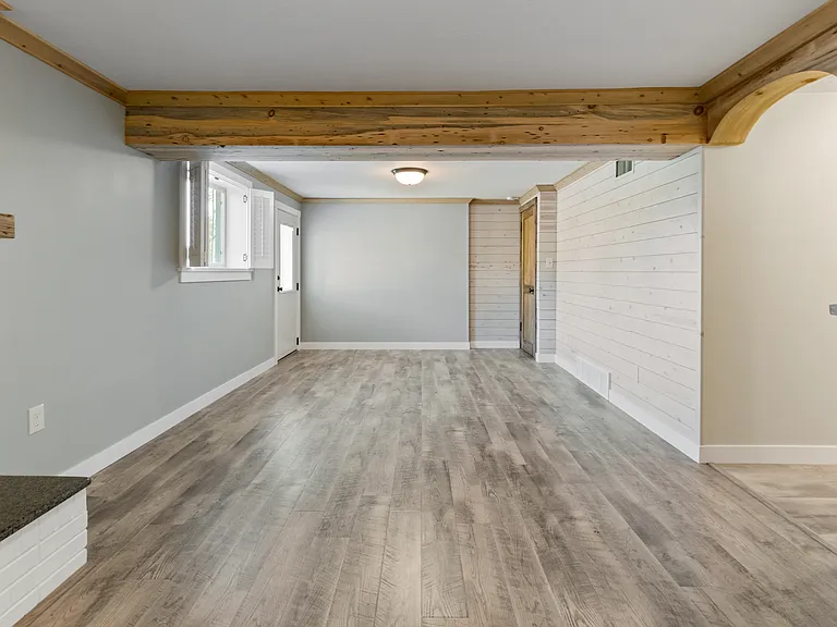 8 N 325 E — Photo 6