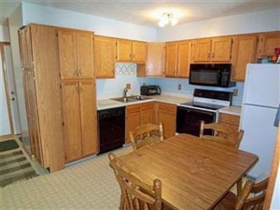 3rd image of 616 Topaz Ln