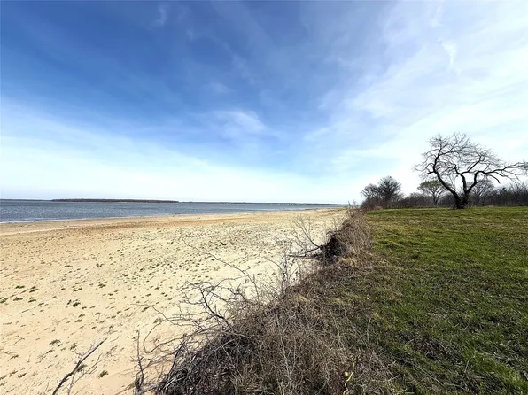 8437 Edgewater Dr, Kemp, TX 75143