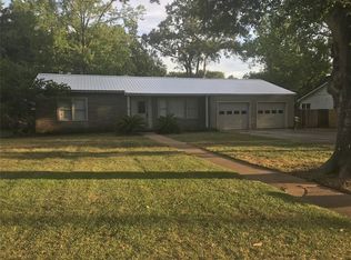 804 5th St, Sealy, TX 77474