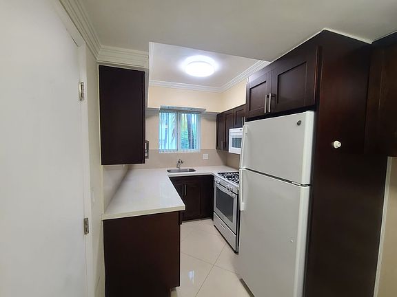 3rd image of 220 Collins Ave APT 3B
