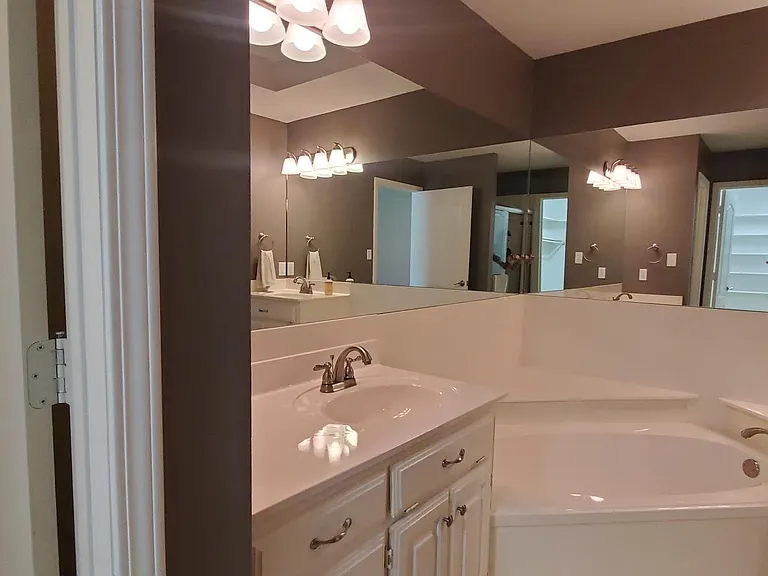 18257 Springmill Ct — Photo 35