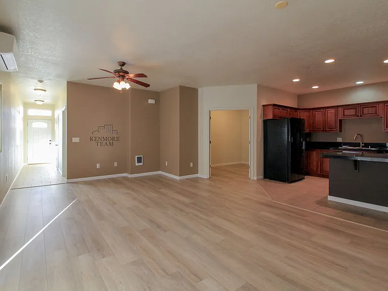 114 S Tweedt Pl — Photo 4