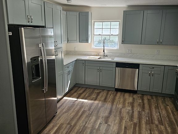 Kitchen-All new appliances, flooring, and lighting