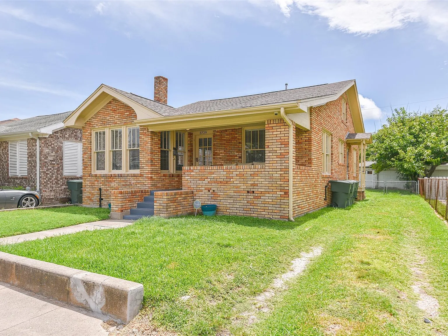 3 bed, 1.0 bath, 1380 sqft, $2,000 — Photo 3