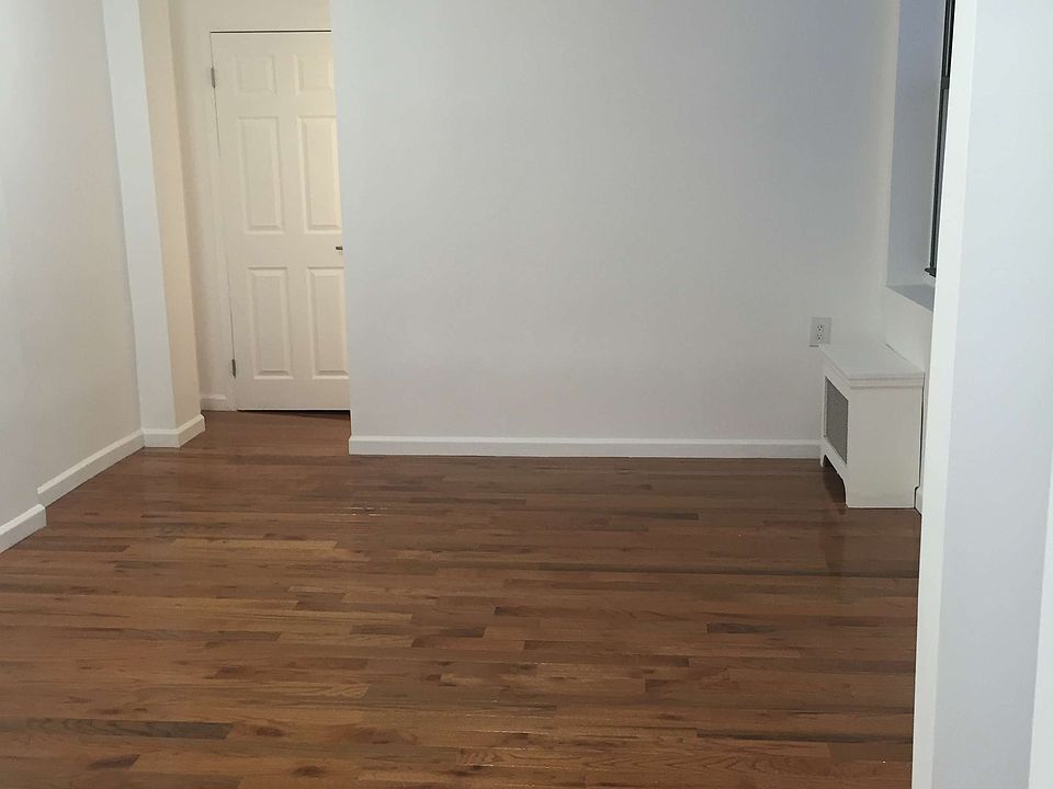 2nd image of 150 Saint James Pl APT 3