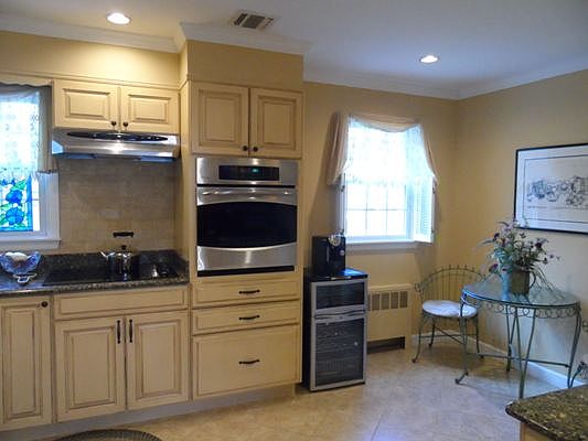 5th image of 900 Gin Ln