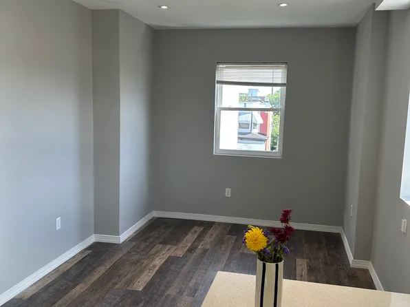 1151 S 52nd St Floor 2, Philadelphia, PA 19143