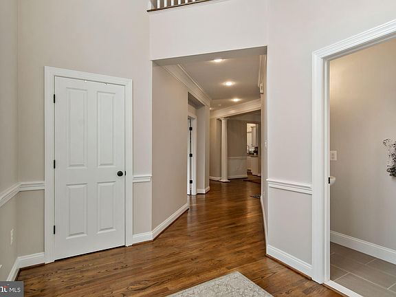 5th image of 9215 Topaz St