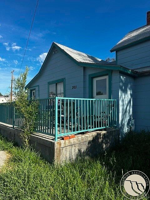 1st image of 303 1st St E #5-6