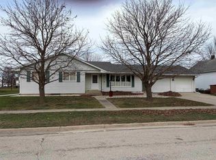 609 E 5th St, Wellsburg, IA 50680
