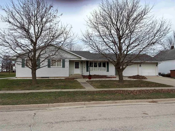 609 E 5th St, Wellsburg, IA 50680